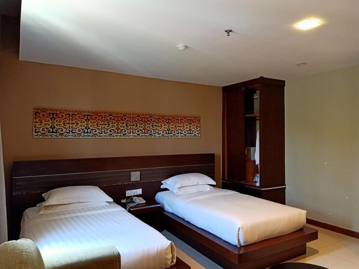 Kinabalu Daya Hotel Kota Kinabalu Exterior photo